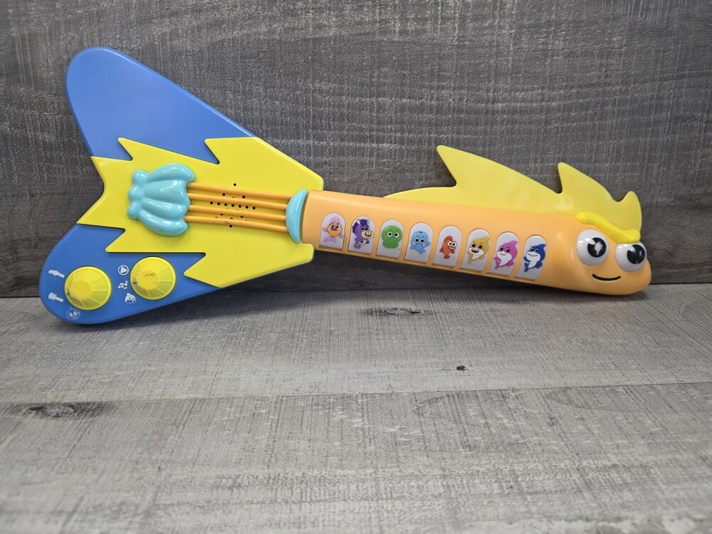 Baby Shark's Big Show! Eel-ectric Guitar, Lights & Sounds Musical Toy G33